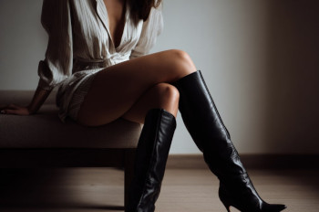 Jakie kozaki do sukienki wybrać? Polecane fasony