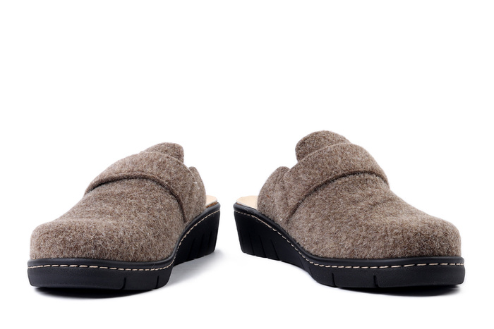 DR. BRINKMANN 700645-02 nuss, kapcie damskie